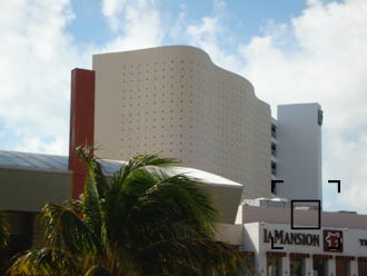 Complejo departamental en Puerto Cancún